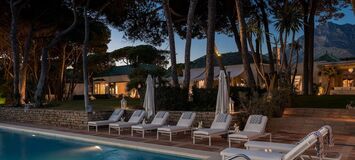 Villa en primera línea de playa en la Milla de Oro Marbella