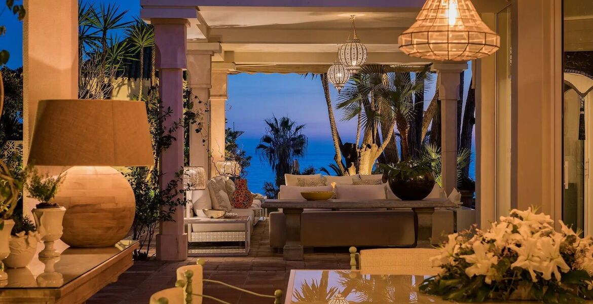 Villa en primera línea de playa en la Milla de Oro Marbella