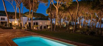 Villa en primera línea de playa en la Milla de Oro Marbella