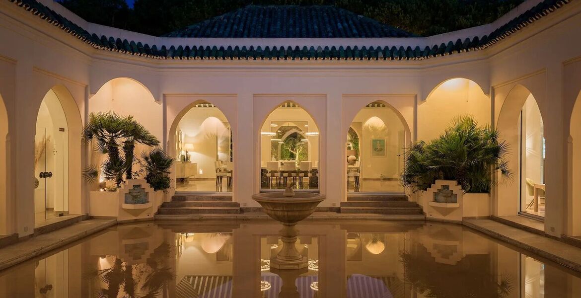Villa en primera línea de playa en la Milla de Oro Marbella