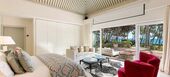 Villa en primera línea de playa en la Milla de Oro Marbella