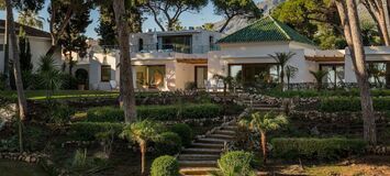 Villa en primera línea de playa en la Milla de Oro Marbella