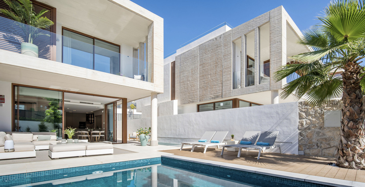 Lujosa Casa Adosada de 4 Dormitorios en Marbella