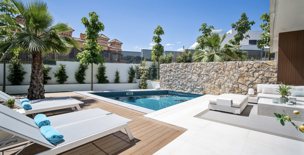 Lujosa Casa Adosada de 4 Dormitorios en Marbella