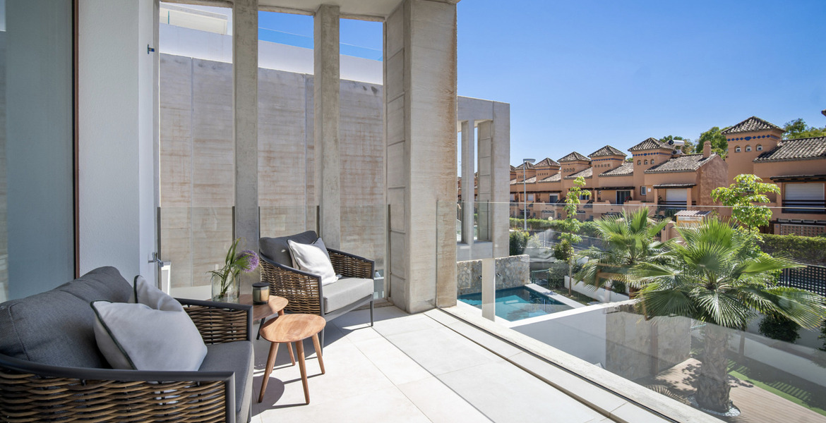 Lujosa Casa Adosada de 4 Dormitorios en Marbella