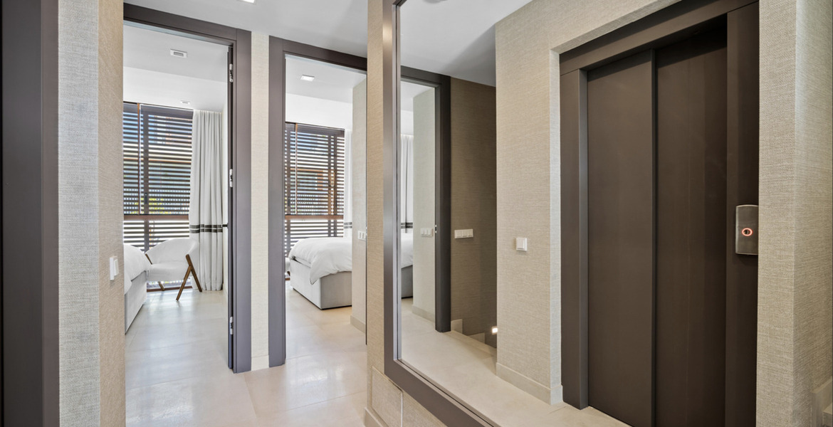 Lujosa Casa Adosada de 4 Dormitorios en Marbella