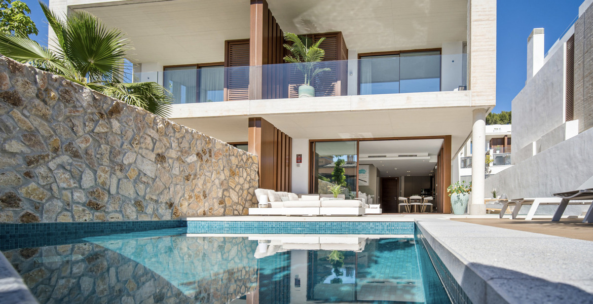 Lujosa Casa Adosada de 4 Dormitorios en Marbella