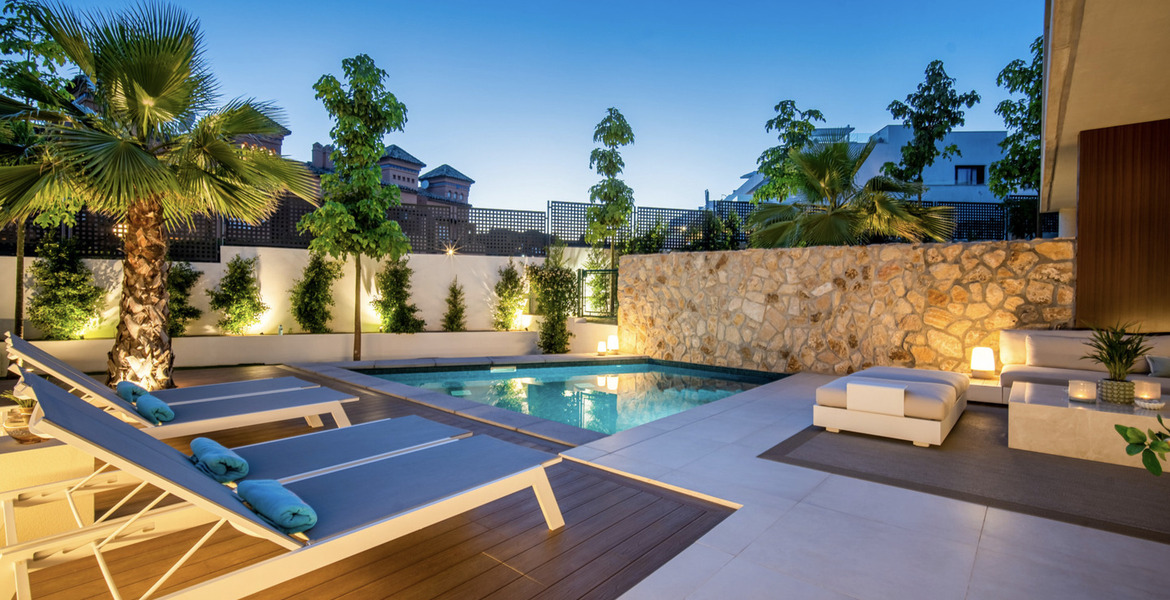 Lujosa Casa Adosada de 4 Dormitorios en Marbella