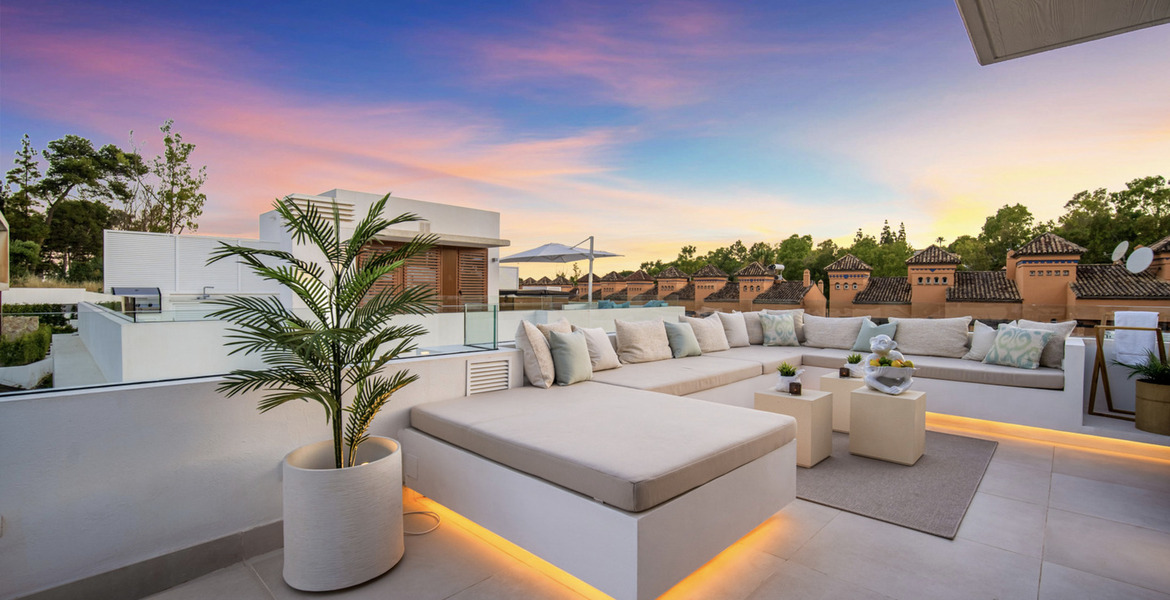 Lujosa Casa Adosada de 4 Dormitorios en Marbella