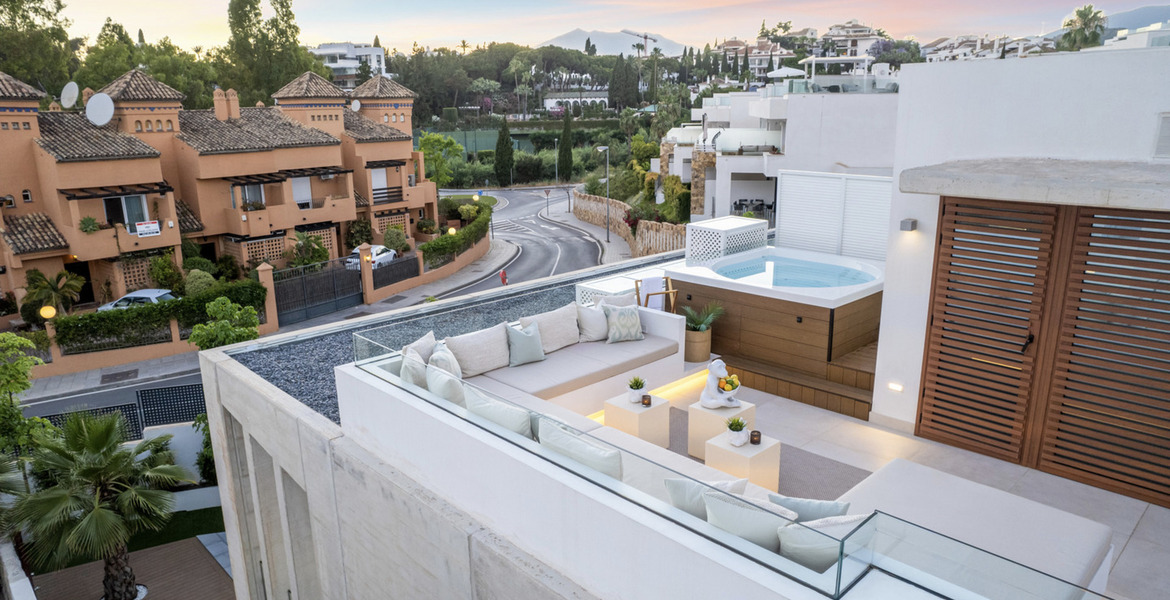Lujosa Casa Adosada de 4 Dormitorios en Marbella