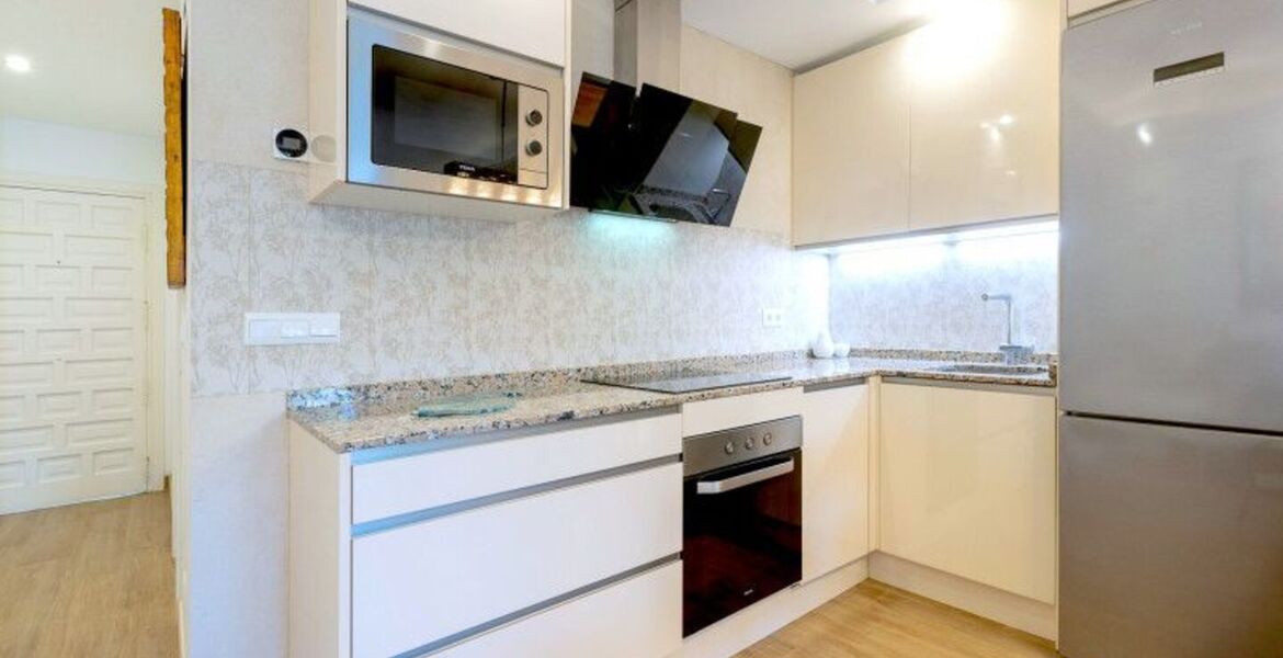 Apartamento Renovado en Puente Romano, Marbella