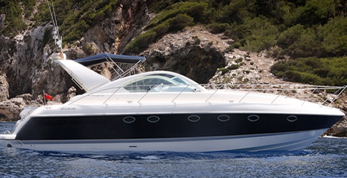 Yacht Fairline Targa 48 for rental in Puerto Banús, Marbella