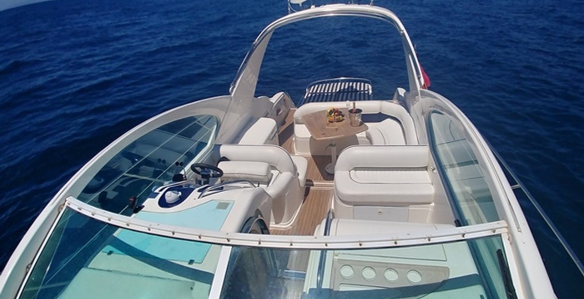 Yacht Fairline Targa 48 for rental in Puerto Banús, Marbella