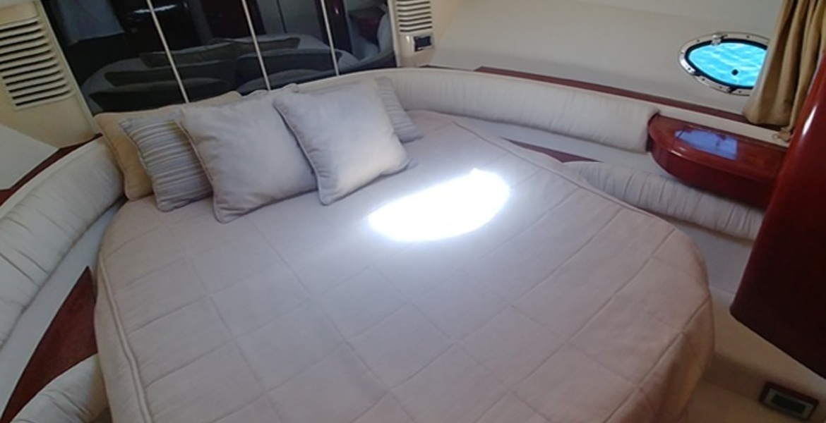 Yacht Fairline Targa 48 for rental in Puerto Banús, Marbella
