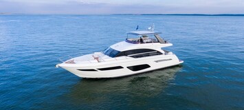 Yate Princess F70 de alquiler en Puerto Banús, Marbella. 