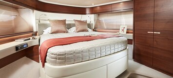 Yate Princess F70 de alquiler en Puerto Banús, Marbella. 